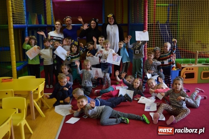 Zdjęcie w galerii na portalu naszraciborz.pl: Nie truj sąsiada - uczniowie CKZiU nr 1 edukują już w przedszkolu wiadomości z regionu