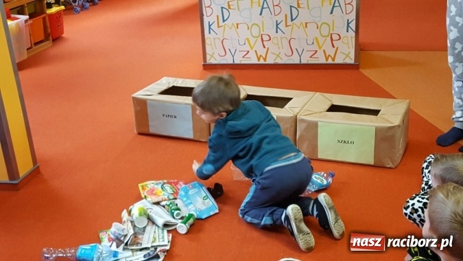 Zdjęcie w galerii na portalu naszraciborz.pl: Nie truj sąsiada - uczniowie CKZiU nr 1 edukują już w przedszkolu wiadomości z regionu