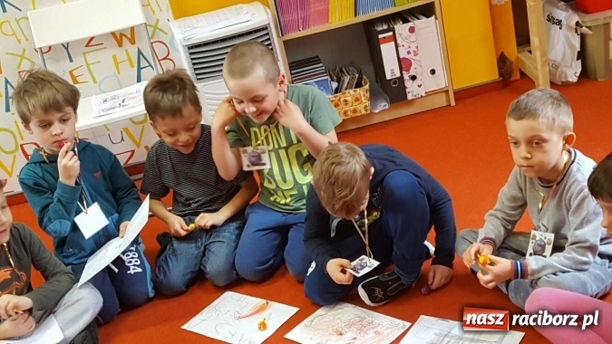 Zdjęcie w galerii na portalu naszraciborz.pl: Nie truj sąsiada - uczniowie CKZiU nr 1 edukują już w przedszkolu wiadomości z regionu