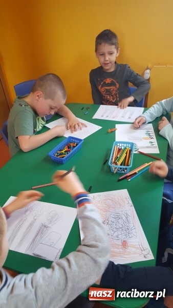 Zdjęcie w galerii na portalu naszraciborz.pl: Nie truj sąsiada - uczniowie CKZiU nr 1 edukują już w przedszkolu wiadomości z regionu