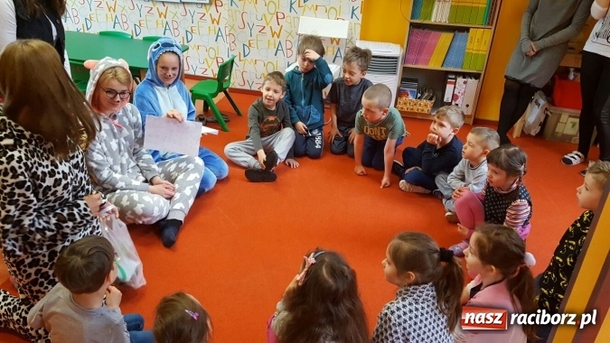 Zdjęcie w galerii na portalu naszraciborz.pl: Nie truj sąsiada - uczniowie CKZiU nr 1 edukują już w przedszkolu wiadomości z regionu
