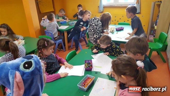 Zdjęcie w galerii na portalu naszraciborz.pl: Nie truj sąsiada - uczniowie CKZiU nr 1 edukują już w przedszkolu wiadomości z regionu