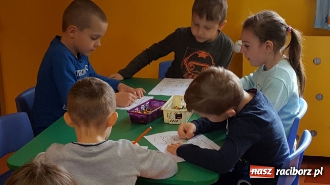 Zdjęcie w galerii na portalu naszraciborz.pl: Nie truj sąsiada - uczniowie CKZiU nr 1 edukują już w przedszkolu wiadomości z regionu