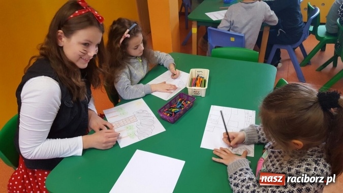 Zdjęcie w galerii na portalu naszraciborz.pl: Nie truj sąsiada - uczniowie CKZiU nr 1 edukują już w przedszkolu wiadomości z regionu