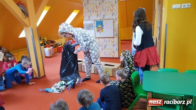 Zdjęcie w galerii na portalu naszraciborz.pl: Nie truj sąsiada - uczniowie CKZiU nr 1 edukują już w przedszkolu wiadomości z regionu