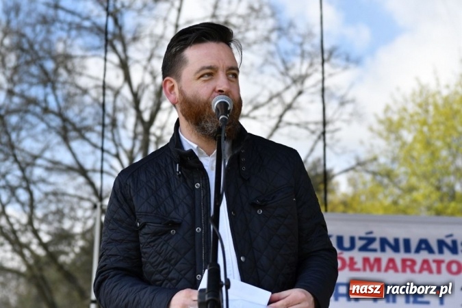 Zdjęcie w galerii na portalu naszraciborz.pl: Kuźniański Półmaraton Leśny RAFAMET. Cztery pory roku na trasie półmaratonu w Kuźni Raciborskiej wiadomości z regionu