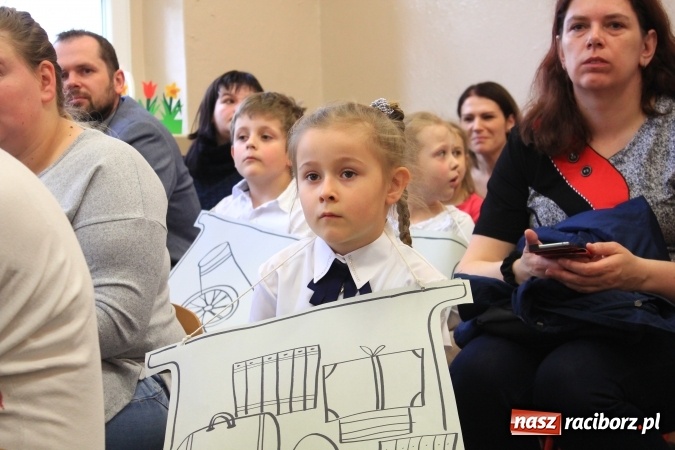 Zdjęcie w galerii na portalu naszraciborz.pl: Co w trawie piszczy? Tuwim! wiadomości z regionu