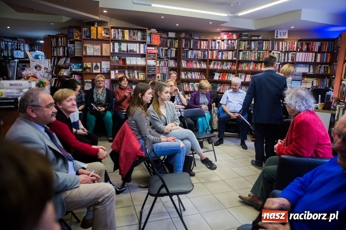 Zdjęcie w galerii na portalu naszraciborz.pl: Spotkanie autorskie z Tadeuszem Woźniakiem wiadomości z regionu