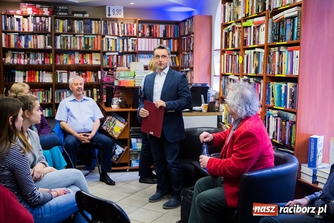 Zdjęcie w galerii na portalu naszraciborz.pl: Spotkanie autorskie z Tadeuszem Woźniakiem wiadomości z regionu