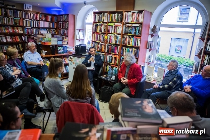 Zdjęcie w galerii na portalu naszraciborz.pl: Spotkanie autorskie z Tadeuszem Woźniakiem wiadomości z regionu