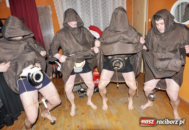 Zdjęcie w galerii na portalu naszraciborz.pl: Bracia bosi z bimbrowego lasu wiadomości z regionu