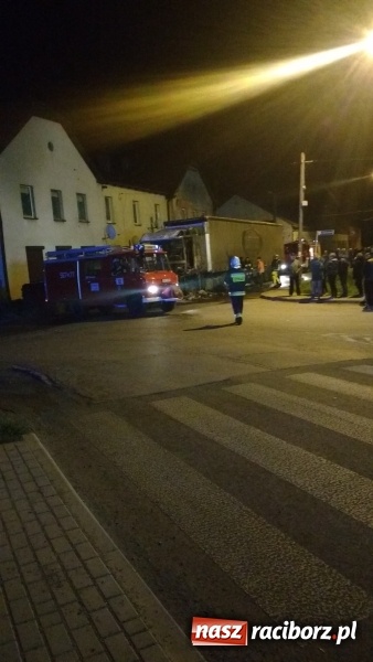 Zdjęcie w galerii na portalu naszraciborz.pl: W Kornicach zapaliła się ciężarówka. Pożar uszkodził sąsiedni dom FOTO I WIDEO wiadomości z regionu