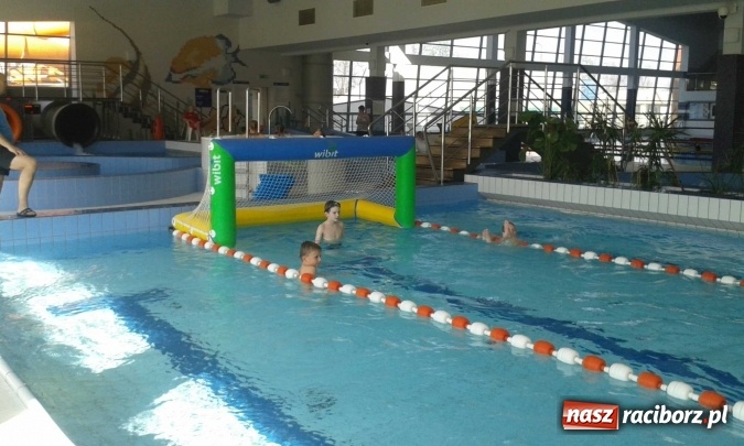 Zdjęcie w galerii na portalu naszraciborz.pl: Pływacka przygoda uczniów szkoły w Kuźni Raciborskiej  wiadomości z regionu