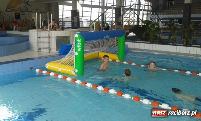 Zdjęcie w galerii na portalu naszraciborz.pl: Pływacka przygoda uczniów szkoły w Kuźni Raciborskiej  wiadomości z regionu