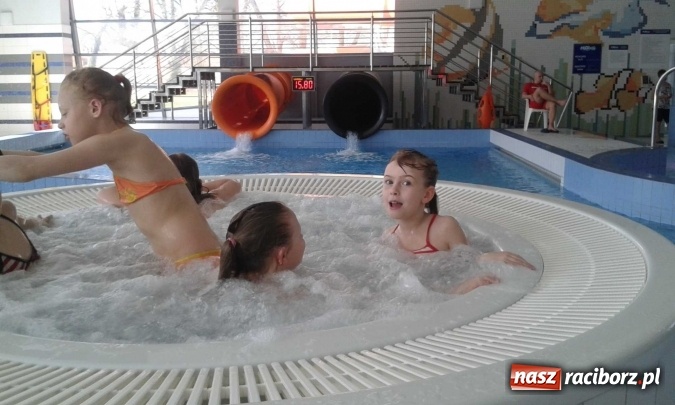 Zdjęcie w galerii na portalu naszraciborz.pl: Pływacka przygoda uczniów szkoły w Kuźni Raciborskiej  wiadomości z regionu