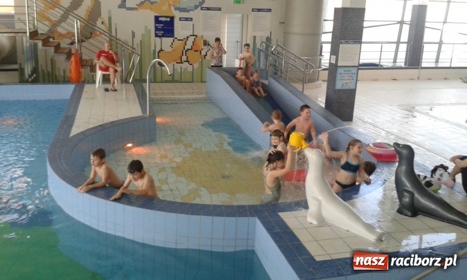 Zdjęcie w galerii na portalu naszraciborz.pl: Pływacka przygoda uczniów szkoły w Kuźni Raciborskiej  wiadomości z regionu