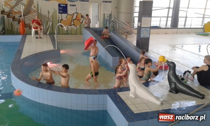 Zdjęcie w galerii na portalu naszraciborz.pl: Pływacka przygoda uczniów szkoły w Kuźni Raciborskiej  wiadomości z regionu