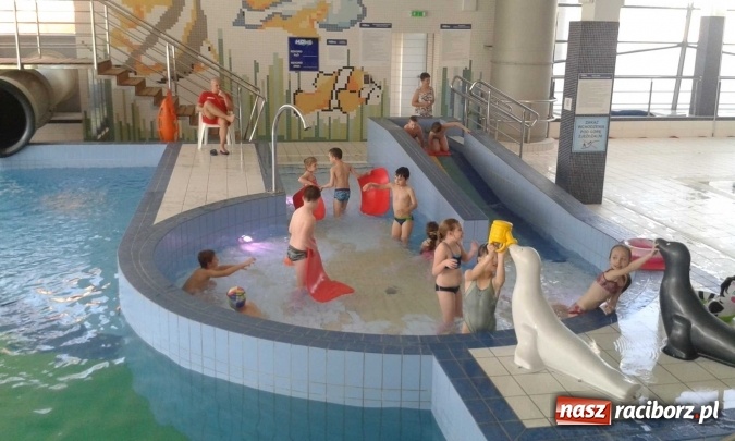Zdjęcie w galerii na portalu naszraciborz.pl: Pływacka przygoda uczniów szkoły w Kuźni Raciborskiej  wiadomości z regionu