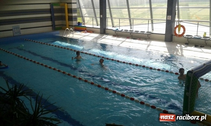 Zdjęcie w galerii na portalu naszraciborz.pl: Pływacka przygoda uczniów szkoły w Kuźni Raciborskiej  wiadomości z regionu
