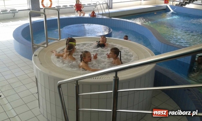 Zdjęcie w galerii na portalu naszraciborz.pl: Pływacka przygoda uczniów szkoły w Kuźni Raciborskiej  wiadomości z regionu