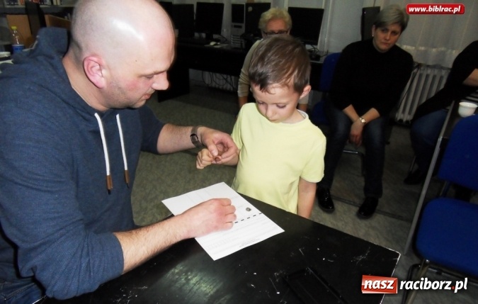 Zdjęcie w galerii na portalu naszraciborz.pl: Spotkanie z Detektywem Pozytywką, czyli nocka dla przedszkolaków w bibliotece w Markowicach wiadomości z regionu