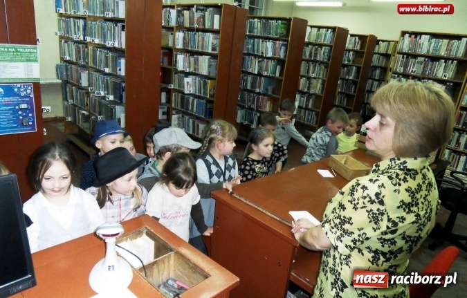 Zdjęcie w galerii na portalu naszraciborz.pl: Spotkanie z Detektywem Pozytywką, czyli nocka dla przedszkolaków w bibliotece w Markowicach wiadomości z regionu