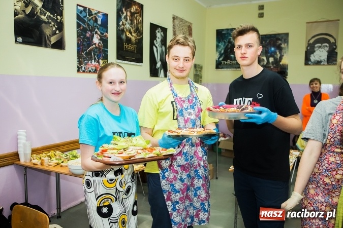 Zdjęcie w galerii na portalu naszraciborz.pl: XI Powiatowy Konkurs Ekologiczny i śniadanie ekologiczne w II LO wiadomości z regionu