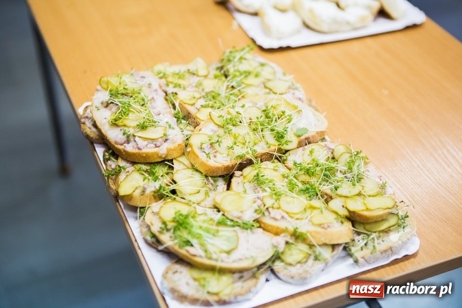 Zdjęcie w galerii na portalu naszraciborz.pl: XI Powiatowy Konkurs Ekologiczny i śniadanie ekologiczne w II LO wiadomości z regionu