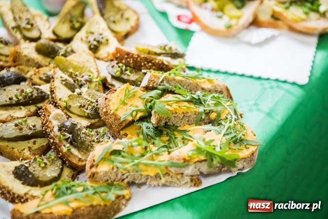 Zdjęcie w galerii na portalu naszraciborz.pl: XI Powiatowy Konkurs Ekologiczny i śniadanie ekologiczne w II LO wiadomości z regionu