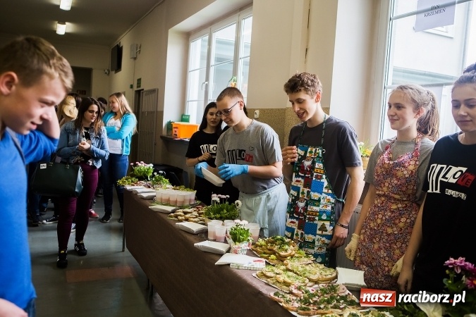 Zdjęcie w galerii na portalu naszraciborz.pl: XI Powiatowy Konkurs Ekologiczny i śniadanie ekologiczne w II LO wiadomości z regionu