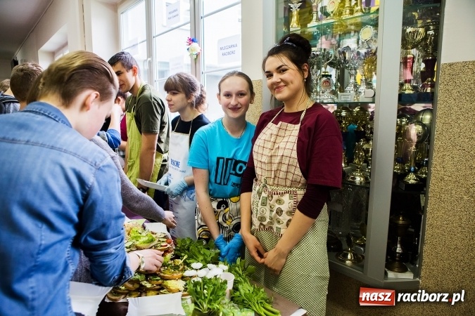 Zdjęcie w galerii na portalu naszraciborz.pl: XI Powiatowy Konkurs Ekologiczny i śniadanie ekologiczne w II LO wiadomości z regionu