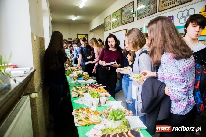 Zdjęcie w galerii na portalu naszraciborz.pl: XI Powiatowy Konkurs Ekologiczny i śniadanie ekologiczne w II LO wiadomości z regionu