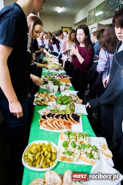 Zdjęcie w galerii na portalu naszraciborz.pl: XI Powiatowy Konkurs Ekologiczny i śniadanie ekologiczne w II LO wiadomości z regionu
