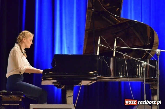 Zdjęcie w galerii na portalu naszraciborz.pl: Eliminacje Giełdy Talentów w Raciborskim Centrum Kultury wiadomości z regionu