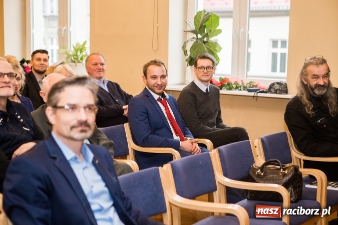 Zdjęcie w galerii na portalu naszraciborz.pl: Uroczyste wręczenie dyplomów na kierunku architektura PWSZ w Raciborzu  wiadomości z regionu