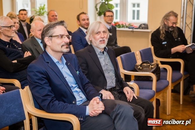 Zdjęcie w galerii na portalu naszraciborz.pl: Uroczyste wręczenie dyplomów na kierunku architektura PWSZ w Raciborzu  wiadomości z regionu