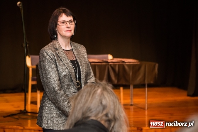 Zdjęcie w galerii na portalu naszraciborz.pl: Uroczyste wręczenie dyplomów na kierunku architektura PWSZ w Raciborzu  wiadomości z regionu