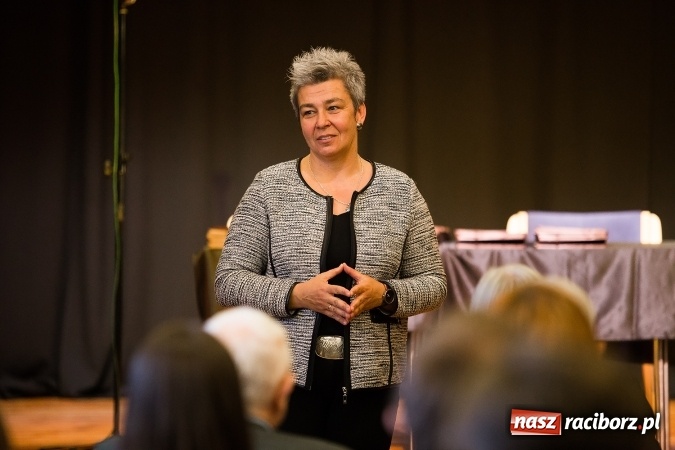 Zdjęcie w galerii na portalu naszraciborz.pl: Uroczyste wręczenie dyplomów na kierunku architektura PWSZ w Raciborzu  wiadomości z regionu