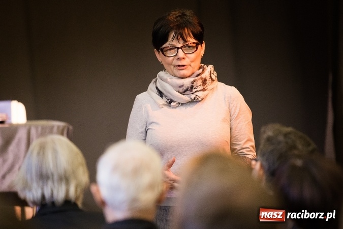 Zdjęcie w galerii na portalu naszraciborz.pl: Uroczyste wręczenie dyplomów na kierunku architektura PWSZ w Raciborzu  wiadomości z regionu