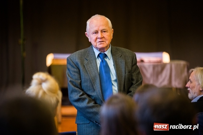 Zdjęcie w galerii na portalu naszraciborz.pl: Uroczyste wręczenie dyplomów na kierunku architektura PWSZ w Raciborzu  wiadomości z regionu