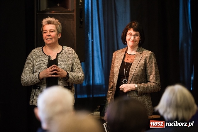 Zdjęcie w galerii na portalu naszraciborz.pl: Uroczyste wręczenie dyplomów na kierunku architektura PWSZ w Raciborzu  wiadomości z regionu