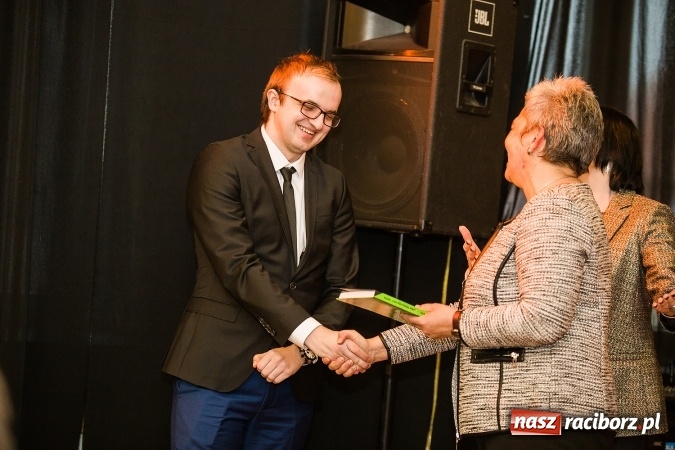 Zdjęcie w galerii na portalu naszraciborz.pl: Uroczyste wręczenie dyplomów na kierunku architektura PWSZ w Raciborzu  wiadomości z regionu