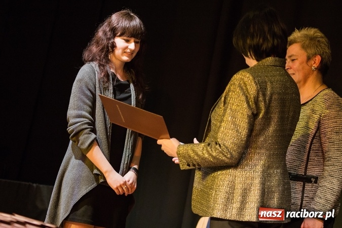 Zdjęcie w galerii na portalu naszraciborz.pl: Uroczyste wręczenie dyplomów na kierunku architektura PWSZ w Raciborzu  wiadomości z regionu