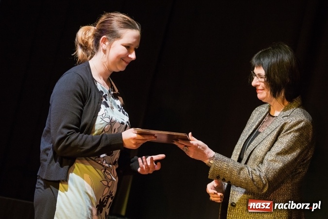 Zdjęcie w galerii na portalu naszraciborz.pl: Uroczyste wręczenie dyplomów na kierunku architektura PWSZ w Raciborzu  wiadomości z regionu