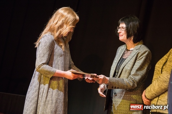 Zdjęcie w galerii na portalu naszraciborz.pl: Uroczyste wręczenie dyplomów na kierunku architektura PWSZ w Raciborzu  wiadomości z regionu