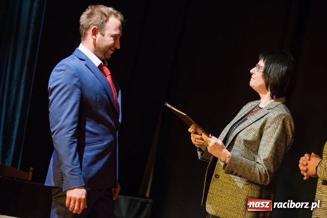 Zdjęcie w galerii na portalu naszraciborz.pl: Uroczyste wręczenie dyplomów na kierunku architektura PWSZ w Raciborzu  wiadomości z regionu