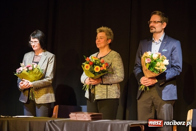 Zdjęcie w galerii na portalu naszraciborz.pl: Uroczyste wręczenie dyplomów na kierunku architektura PWSZ w Raciborzu  wiadomości z regionu