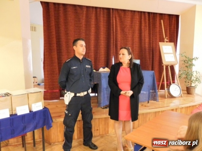 Zdjęcie w galerii na portalu naszraciborz.pl: W Gimnazjum nr 3 odbył się powiatowy etap Ogólnopolskiego Turnieju Bezpieczeństwa w Ruchu Drogowym  wiadomości z regionu