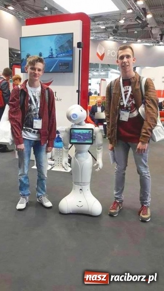 Zdjęcie w galerii na portalu naszraciborz.pl: Uczniowie Mechanika na targach CeMAT w Hanowerze  wiadomości z regionu