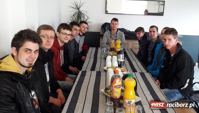 Zdjęcie w galerii na portalu naszraciborz.pl: Uczniowie Mechanika na targach CeMAT w Hanowerze  wiadomości z regionu